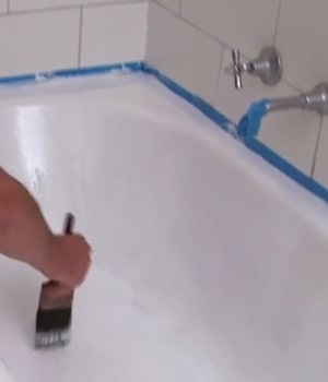 Эмалировка ванны эмалью при помощи кисти. Возможен вариант валиком. Эмалировка ванн Чернигов